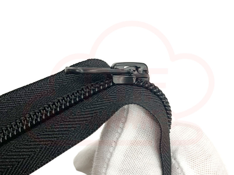 Regular-nylon-zipper-details